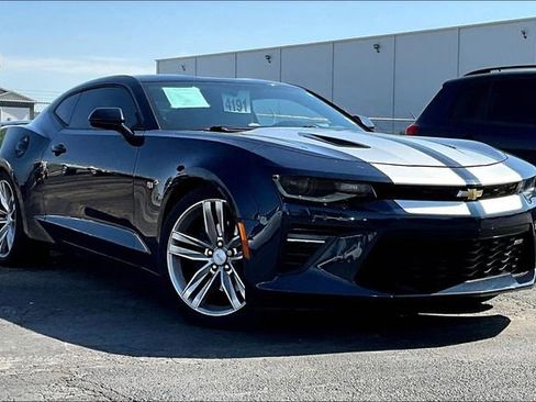 Used 2016 Chevrolet Camaro SS RWD image 2