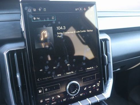 Used 2025 GMC Acadia Elevation image 23