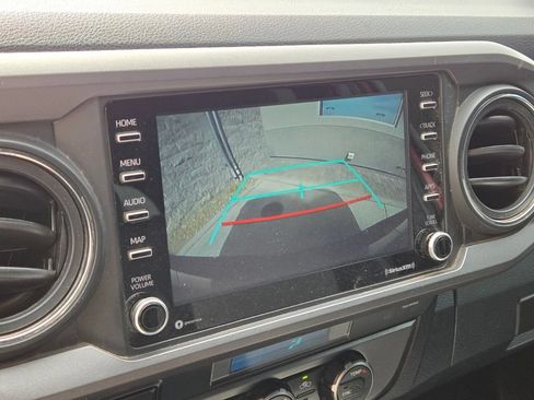 Used 2022 Toyota Tacoma TRD Off-Road AWD/4WD image 26