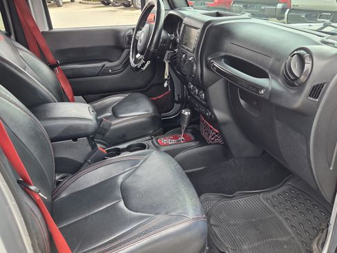 Used 2017 Jeep Wrangler Unlimited Rubicon AWD/4WD image 11