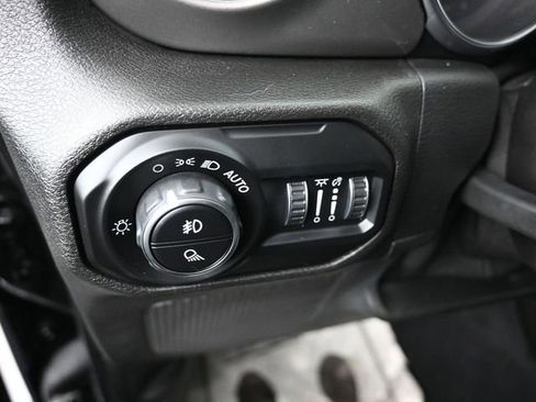 Used 2021 Jeep Gladiator Overland w/ Cold Weather Group image 19