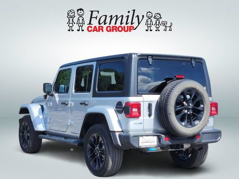 Used 2023 Jeep Wrangler Unlimited Sahara w/ Cold Weather Group AWD/4WD image 3