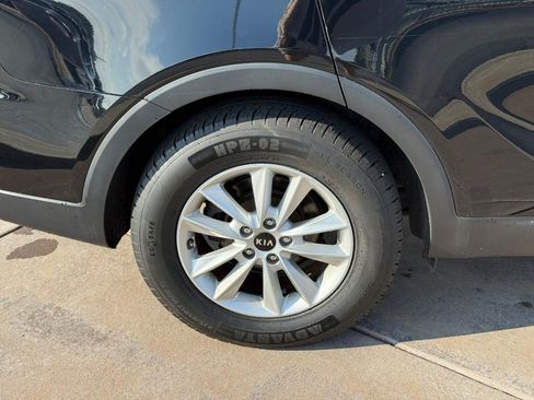 Used 2019 Kia Sorento L FWD image 6