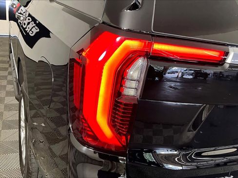 Used 2025 GMC Yukon Denali AWD/4WD image 28