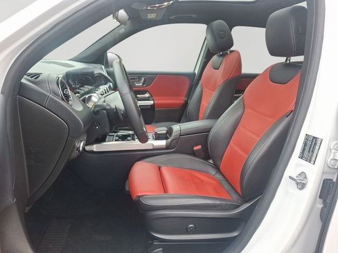 Used 2020 Mercedes-Benz GLB 250 4MATIC image 14