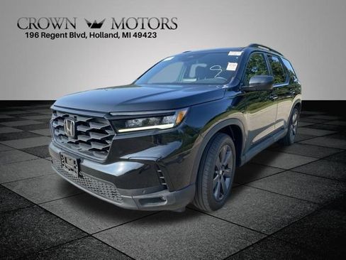 Used 2025 Honda Pilot Sport image 6