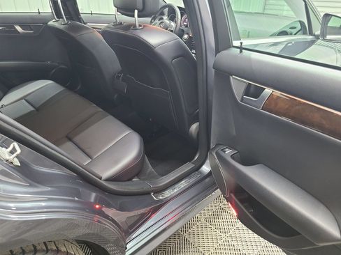 Used 2013 Mercedes-Benz C 300 4MATIC Sedan image 38