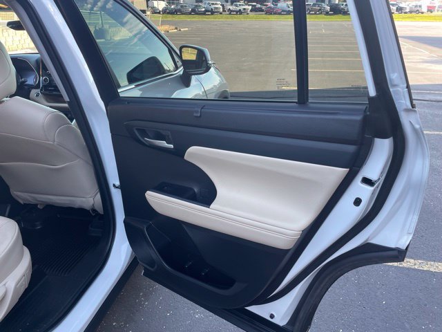 Used 2023 Toyota Highlander XLE AWD/4WD image 53