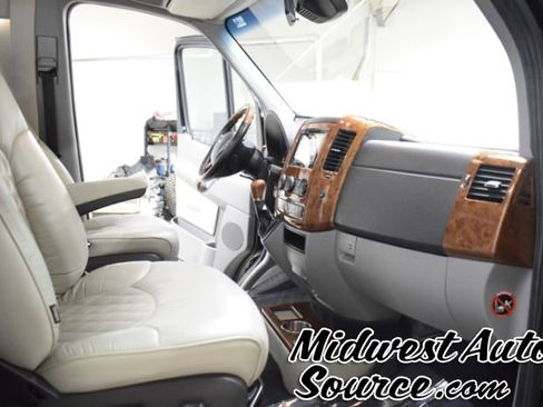 Used 2017 Mercedes-Benz Sprinter 2500 image 40