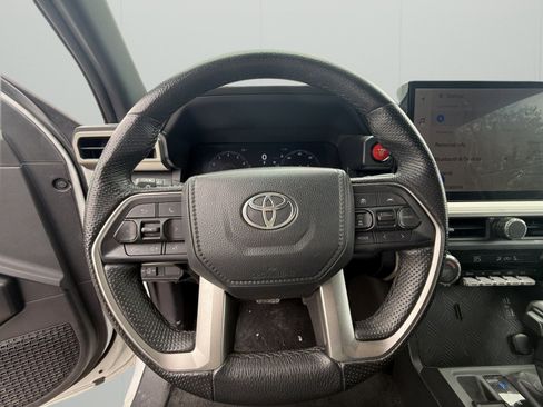 Used 2024 Toyota Tacoma TRD Off-Road AWD/4WD image 15