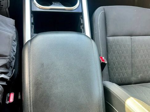 Used 2019 Nissan Titan SV w/ SV Convenience Package RWD image 23