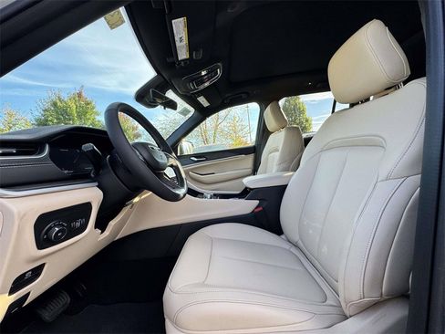 New 2025 Jeep Grand Cherokee Limited image 14