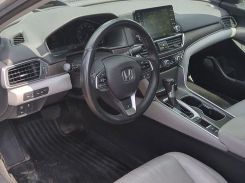 Used 2018 Honda Accord Touring image 2