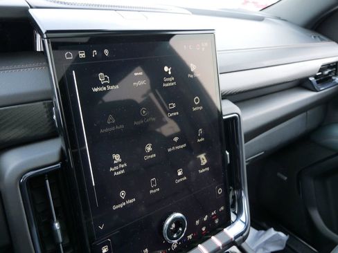 Used 2025 GMC Yukon XL AT4 image 19