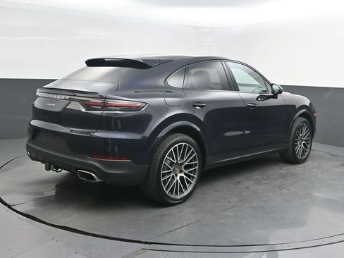 Used 2022 Porsche Cayenne Coupe w/ Premium Package image 7