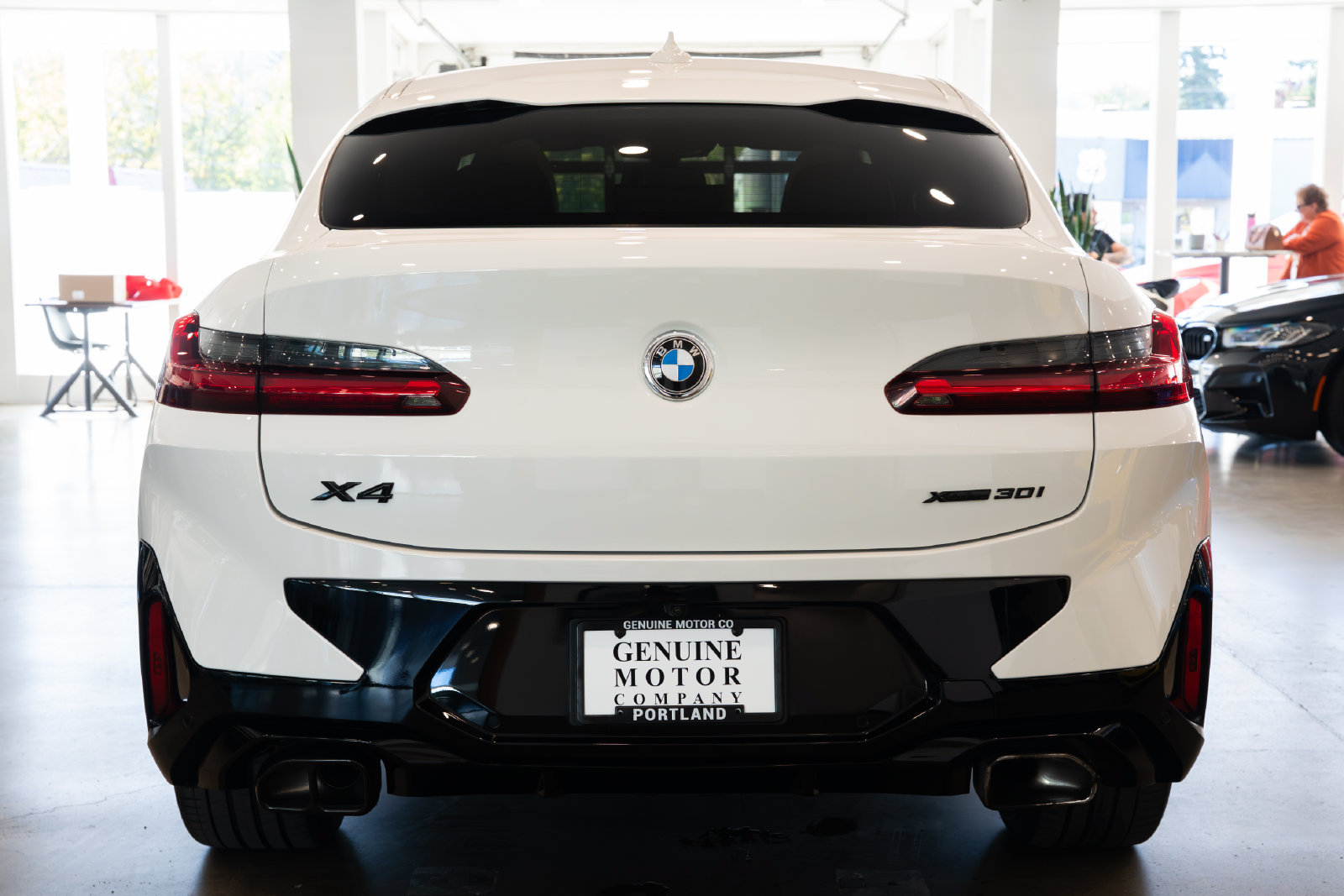 Used 2023 BMW X4 xDrive30i w/ M Sport Package AWD/4WD image 5