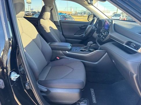 Used 2024 Toyota Highlander LE image 13