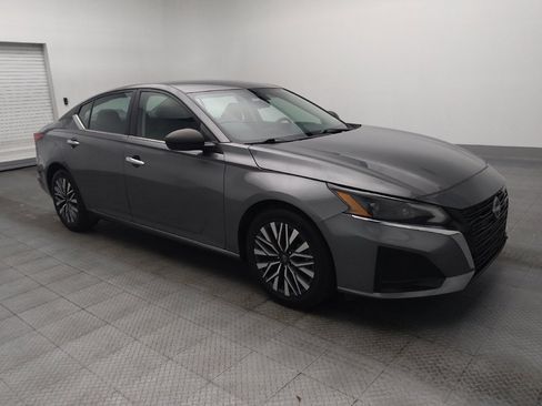 Used 2024 Nissan Altima 2.5 SV image 11