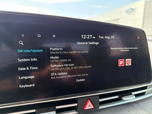 Used 2025 Hyundai Elantra SEL FWD image 43