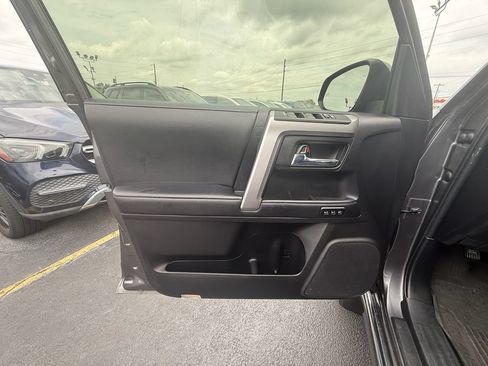 Used 2022 Toyota 4Runner Limited AWD/4WD image 15