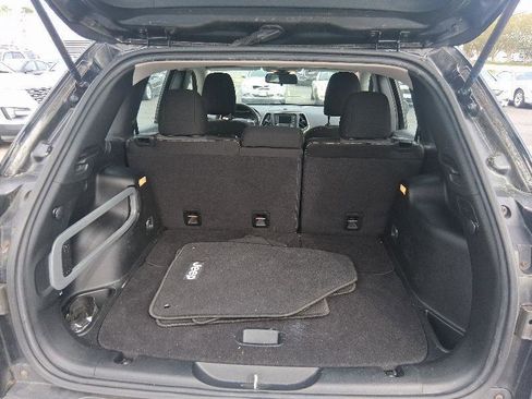 Used 2014 Jeep Cherokee Sport image 26