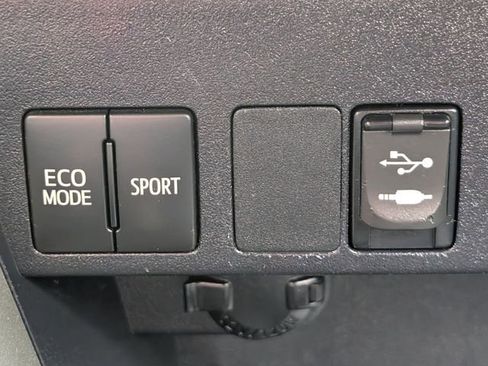 Used 2018 Toyota RAV4 LE w/ All Weather Liner Package AWD/4WD image 18
