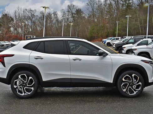 New 2026 Chevrolet Trax RS w/ Sunroof Package image 6