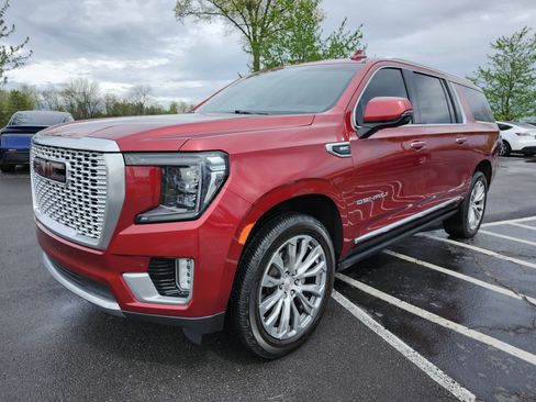 Used 2021 GMC Yukon XL Denali w/ Denali Ultimate Package AWD/4WD image 16
