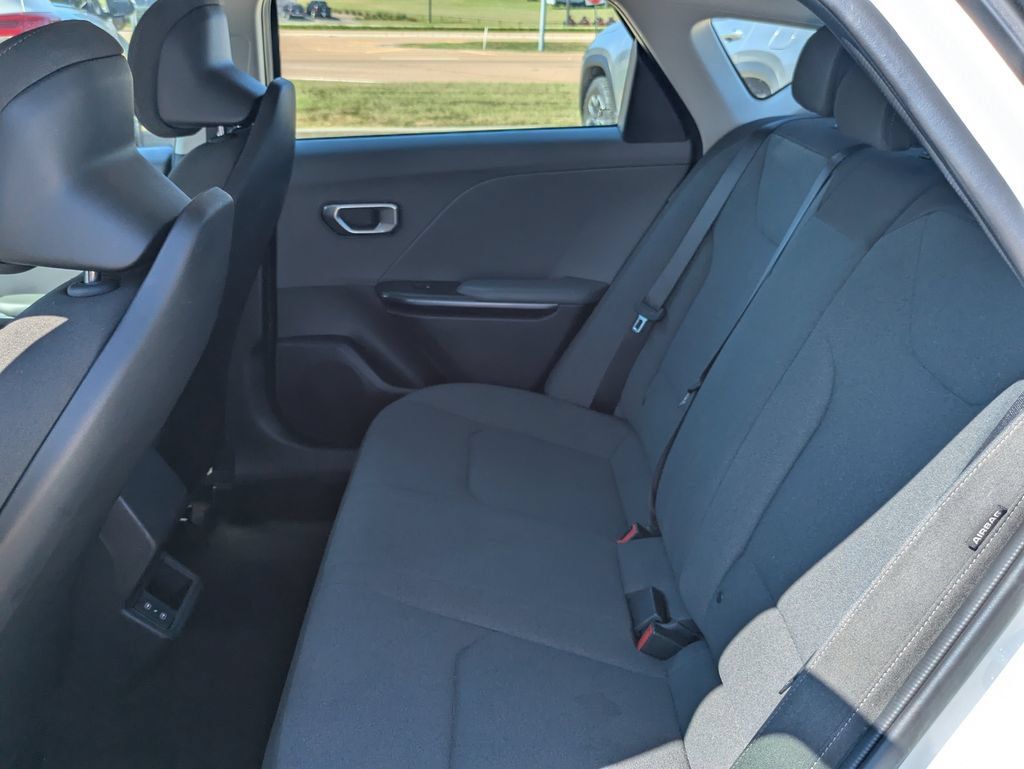 Used 2025 Kia K4 FWD image 6