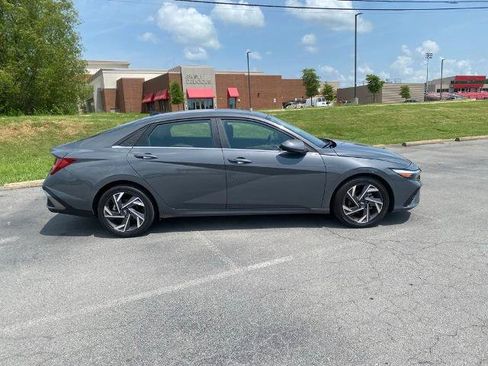 Used 2025 Hyundai Elantra SEL FWD image 8