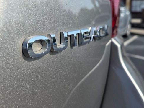 Used 2018 Subaru Outback 2.5i Limited AWD/4WD image 8