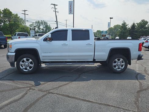 Used 2019 GMC Sierra 2500 SLT w/ Duramax Plus Package AWD/4WD image 8
