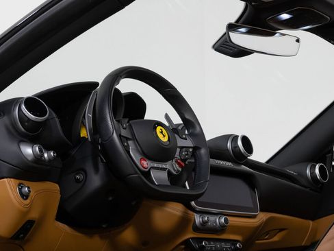 Used 2019 Ferrari Portofino image 30