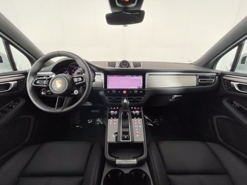 Certified 2026 Porsche Macan AWD/4WD image 13
