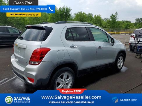 Used 2017 Chevrolet Trax LT w/ LT Convenience Package FWD image 4