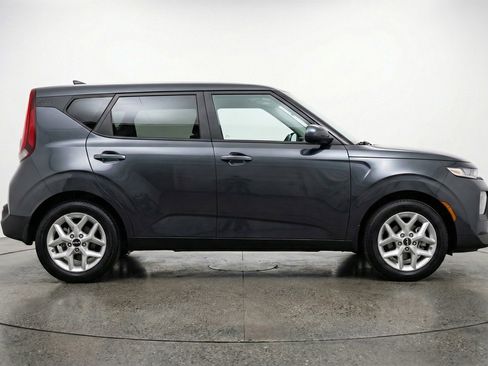 Used 2025 Kia Soul LX w/ LX Technology Package FWD image 11