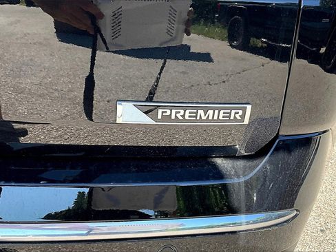 Used 2018 Chevrolet Traverse Premier image 24