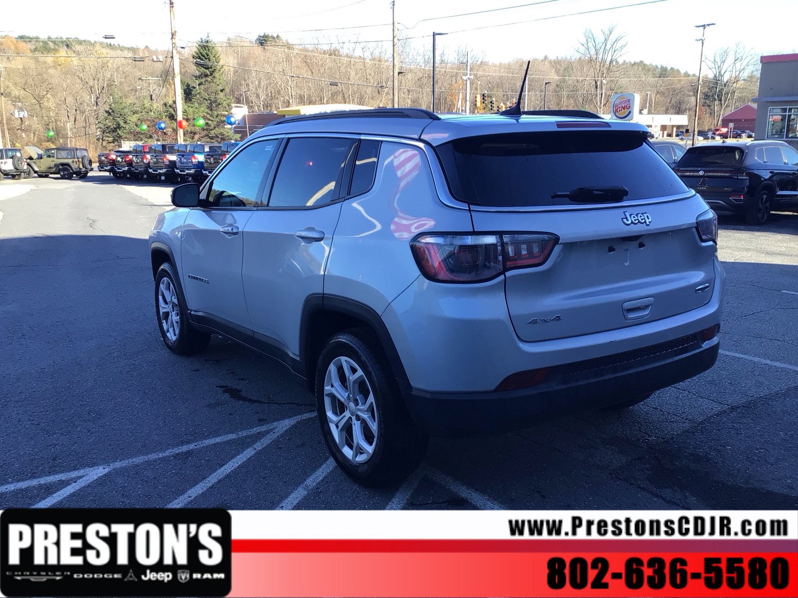 Used 2024 Jeep Compass Latitude AWD/4WD image 3