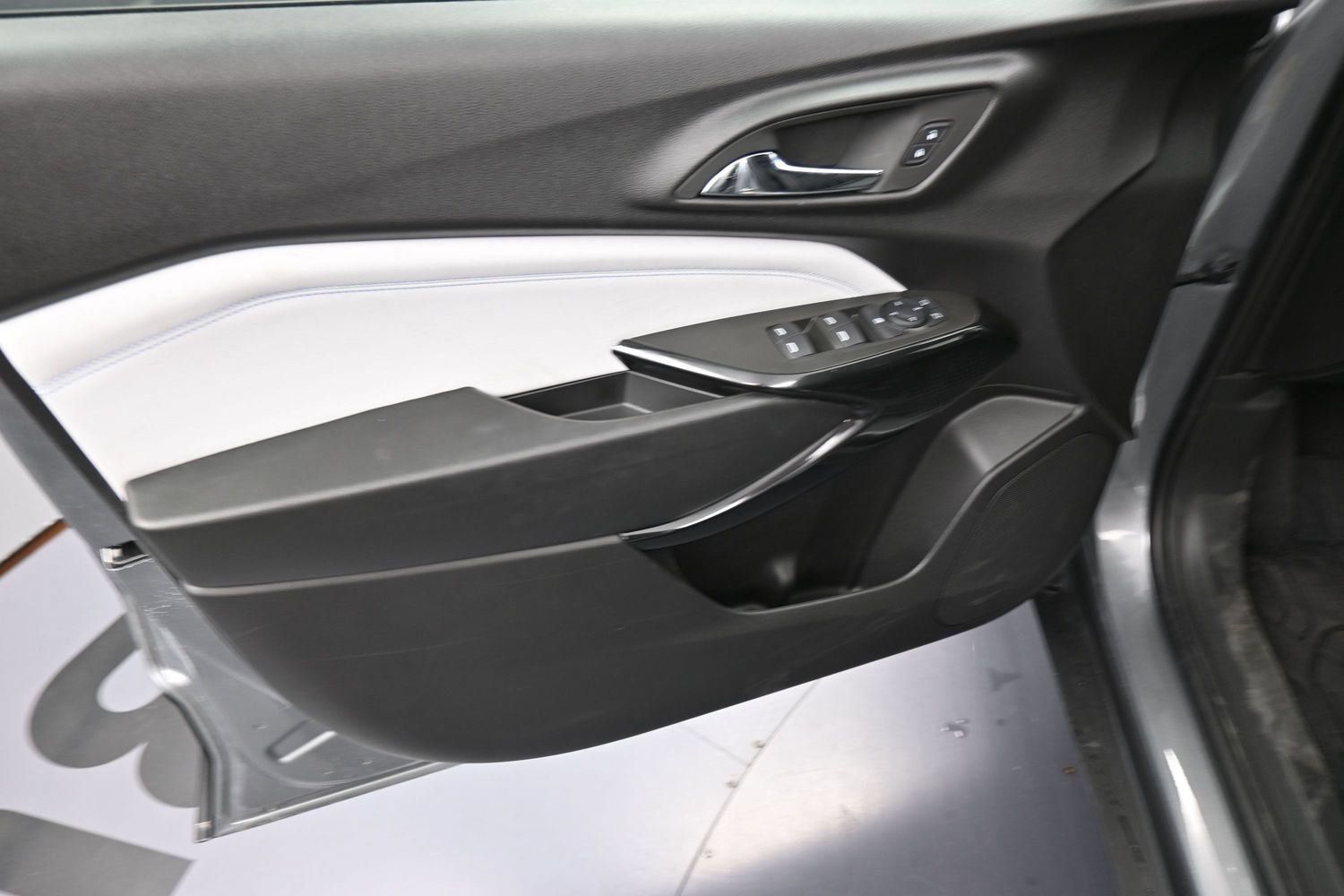Used 2026 Chevrolet Trax LT FWD image 13