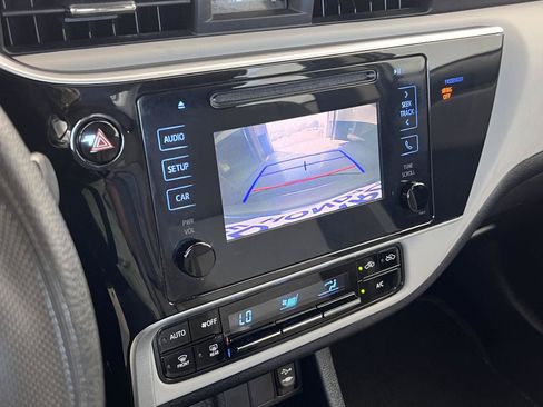 Used 2018 Toyota Corolla LE FWD image 3