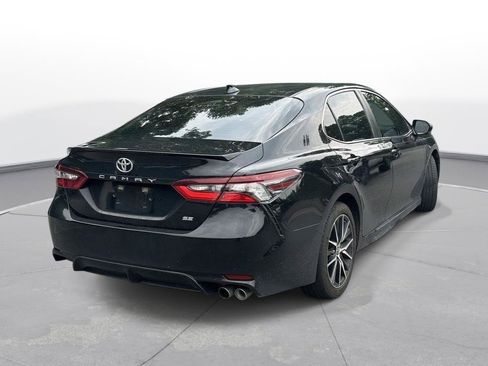 Used 2021 Toyota Camry SE FWD image 5