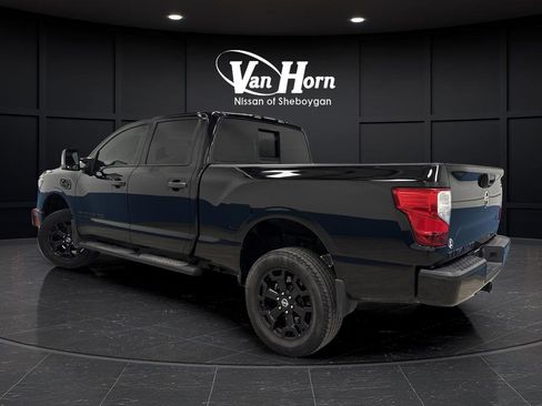 Used 2018 Nissan Titan SV w/ SV Convenience Package image 3