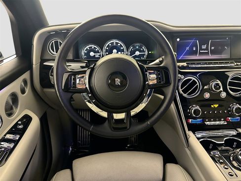 Used 2019 Rolls-Royce Cullinan image 23