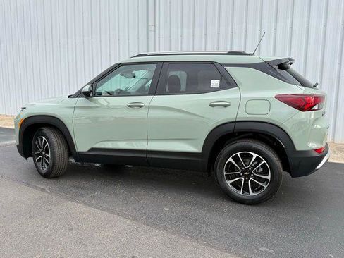 New 2026 Chevrolet TrailBlazer LT w/ Convenience Package FWD image 2
