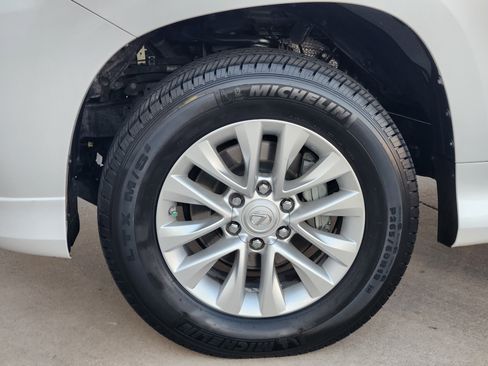 Used 2015 Lexus GX 460 image 9