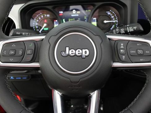 Used 2025 Jeep Wrangler Unlimited Sahara w/ Safety Group AWD/4WD image 12
