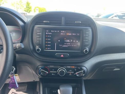 Certified 2025 Kia Soul LX w/ LX Technology Package FWD image 17