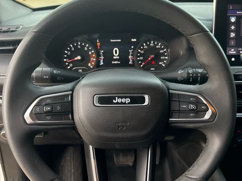 Used 2023 Jeep Compass Altitude image 17