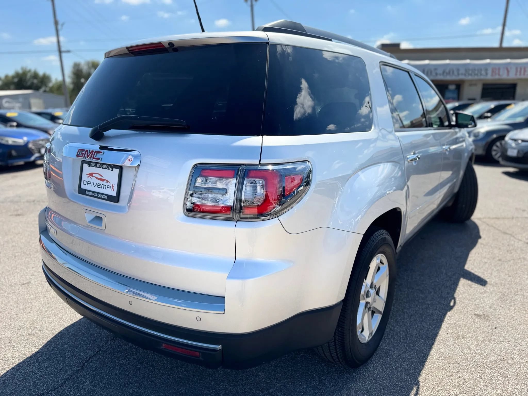 Used 2016 GMC Acadia SLE FWD image 3