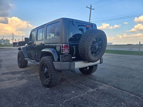 Used 2012 Jeep Wrangler Unlimited Sahara image 4
